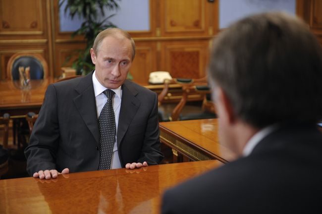 Премьер-министр Владимир Путин провел встречу с министром спорта и туризма РФ Виталием Мутко Премьер-министр Владимир Путин провел встречу с министром спорта и туризма РФ Виталием Мутко