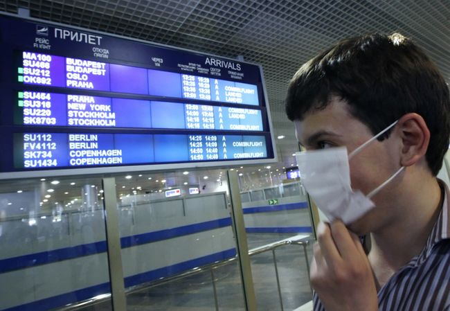 В аэропортах Москвы повышены меры безопасности в связи с угрозой распространения свиного гриппа