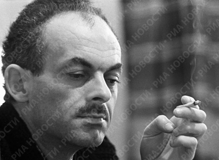 Советский поэт Булат Окуджава Советский поэт Булат Окуджава