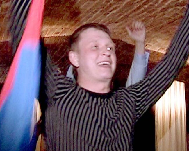 Болельщики празднуют победу России в финале ЧМ-2009 по хоккею