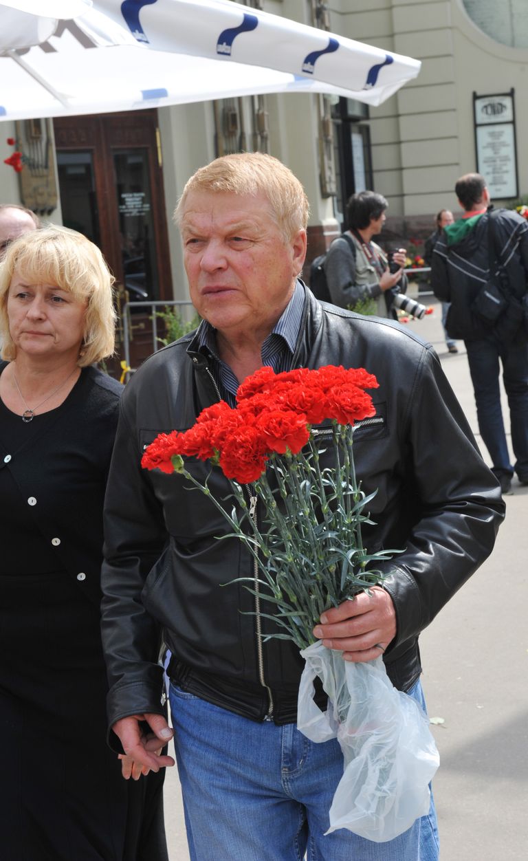 Михаил Кокшенов на церемонии прощания с Олегом Янковским Михаил Кокшенов на церемонии прощания с Олегом Янковским