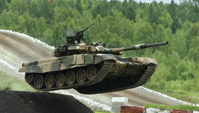 Танк Т-90С на выставке. Архивное фото Танк Т-90С на выставке. Архивное фото
