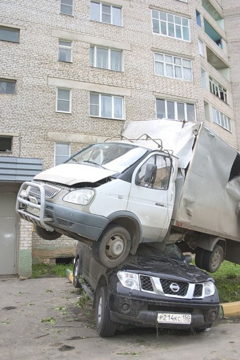 Последствия торнадо в Краснозаводске Последствия торнадо в Краснозаводске