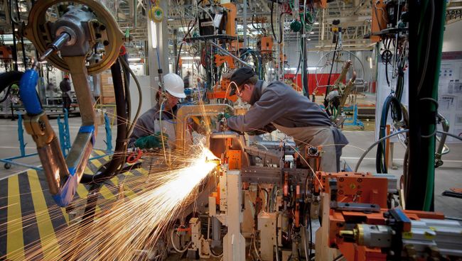 Nissan заморозит производство автомобилей на нескольких заводах