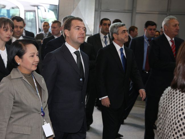 Президент России Дмитрий Медведев, президент Филиппин Глория Арройо, президент Армении Серж Саргсян, президент Абхазии Сергей Багапш Президент России Дмитрий Медведев, президент Филиппин Глория Арройо, президент Армении Серж Саргсян, президент Абхазии Сергей Багапш