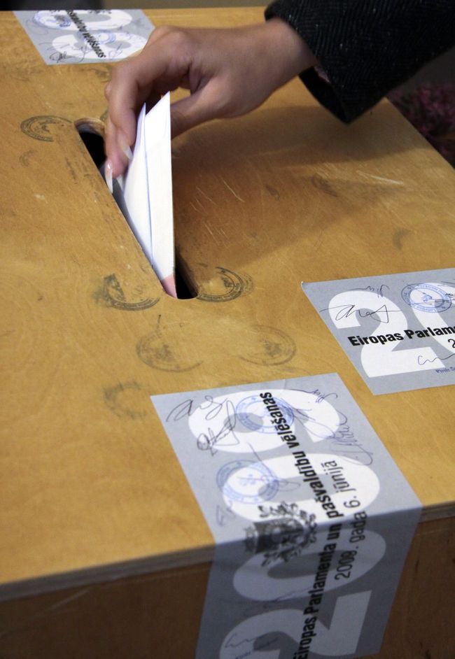 Греческая оппозиция лидирует на выборах в Европарламент - exit polls