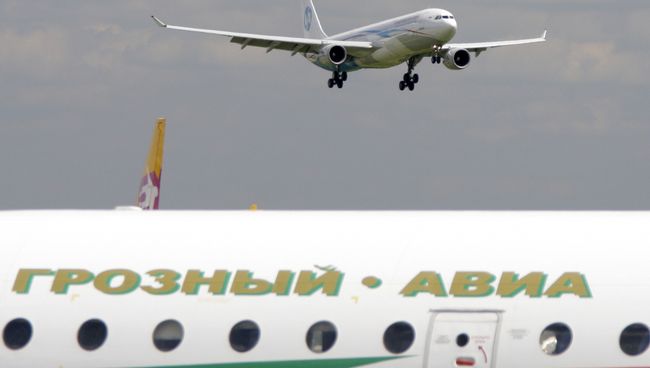 Презентация самолета Airbus А330-300 ОАО Владивосток Авиа в аэропорту Внуково, Архивное фото Презентация самолета Airbus А330-300 ОАО Владивосток Авиа в аэропорту Внуково, Архивное фото