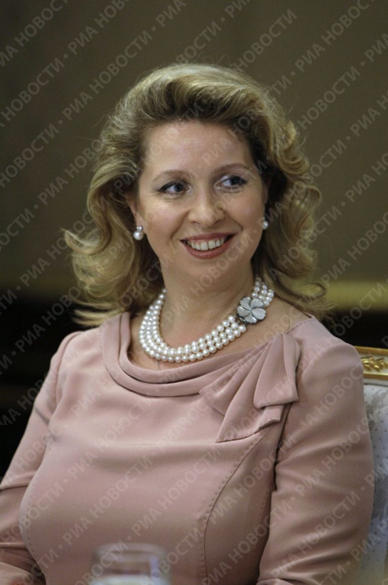 Супруга президента РФ Светлана Медведева организовала встречу по случаю юбилея народной артистки Людмилы Зыкиной Супруга президента РФ Светлана Медведева организовала встречу по случаю юбилея народной артистки Людмилы Зыкиной