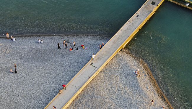 Побережье Черного моря в Сочи