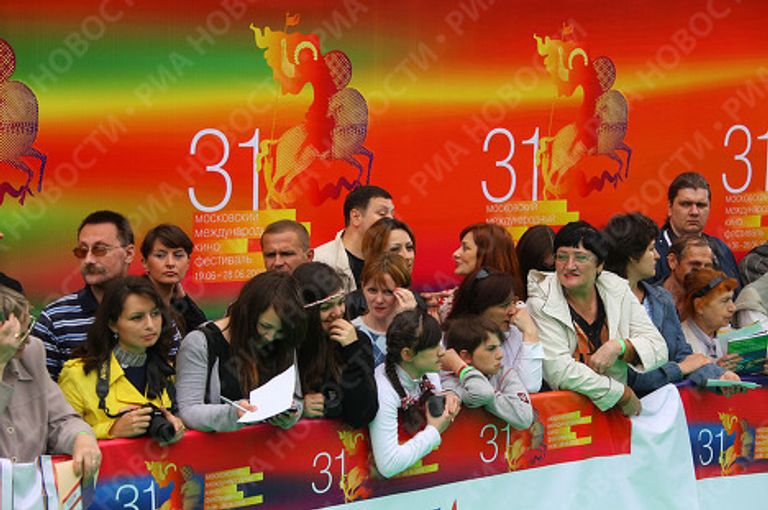 Журналисты и гости 31-ого Московского международного кинофестиваля Журналисты и гости 31-ого Московского международного кинофестиваля