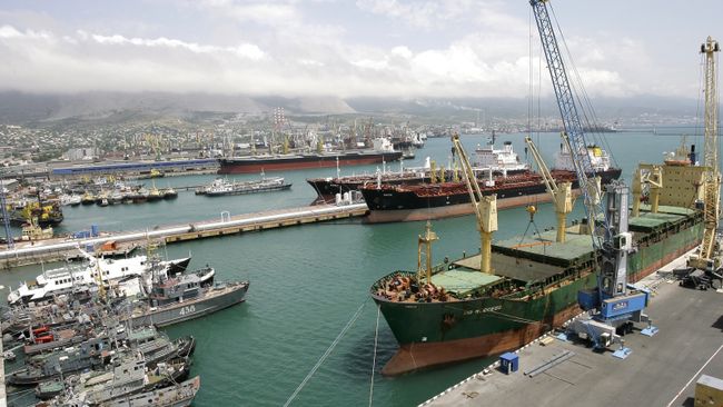 Новороссийский морской торговый порт, архивное фото Новороссийский морской торговый порт, архивное фото