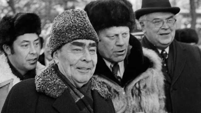 Леонид Брежнев и Джеральд Форд , архивное фото Леонид Брежнев и Джеральд Форд , архивное фото