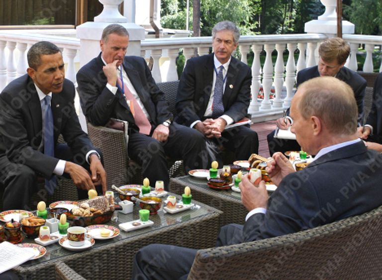 Премьер-министр РФ В.Путин встретился с президентом США Б.Обамой Премьер-министр РФ В.Путин встретился с президентом США Б.Обамой