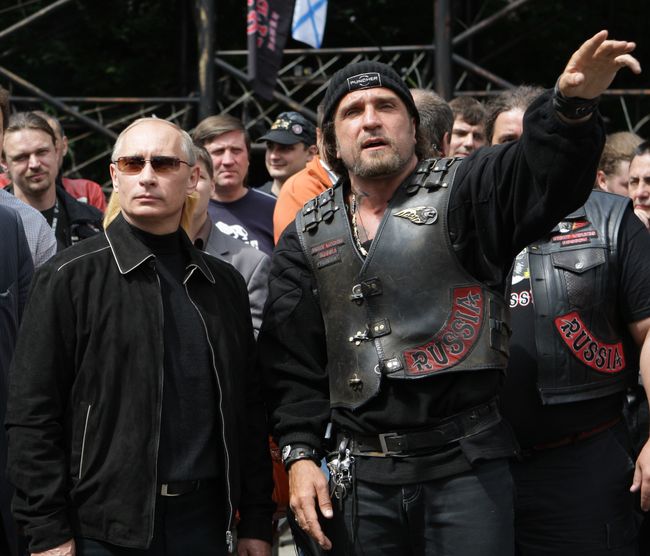 Премьер-министр РФ В.Путин посетил мотоклуб Ночные волки в Москве Премьер-министр РФ В.Путин посетил мотоклуб Ночные волки в Москве