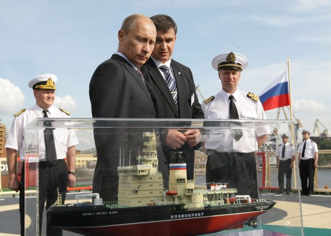 Владимир Путин осмотрел ледокол Санкт-Петербург Владимир Путин осмотрел ледокол Санкт-Петербург