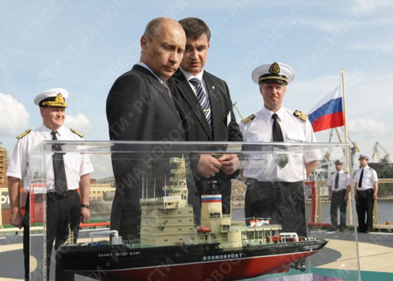 Владимир Путин осмотрел ледокол Санкт-Петербург Владимир Путин осмотрел ледокол Санкт-Петербург