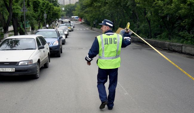 Дело нарушительницы ПДД, оскорбившей милиционеров, передано в суд