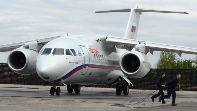 Демонстрация российско-украинского самолета Ан-148 прошла в Воронеже Демонстрация российско-украинского самолета Ан-148 прошла в Воронеже