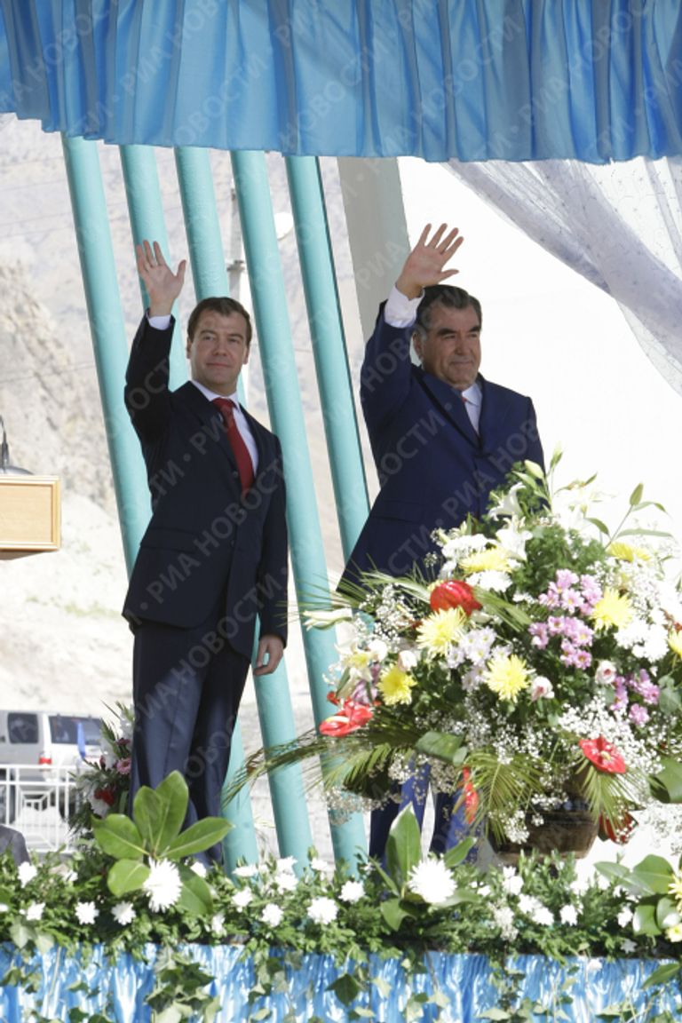 Президенты России и Таджикистана включили Сангтудинскую ГЭС-1. Президенты России и Таджикистана включили Сангтудинскую ГЭС-1.