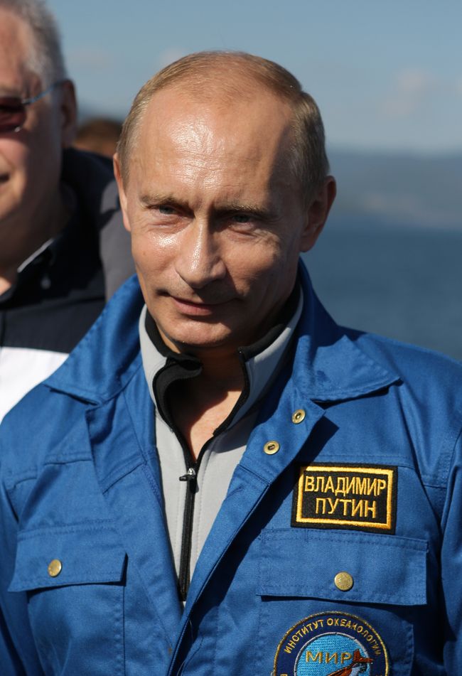 Премьер-министр РФ Владимир Путин совершил погружение на дно озера Байкал Премьер-министр РФ Владимир Путин совершил погружение на дно озера Байкал