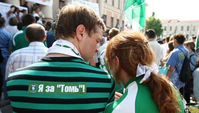 Болельщики ФК Томь, фото из архива Болельщики ФК Томь, фото из архива