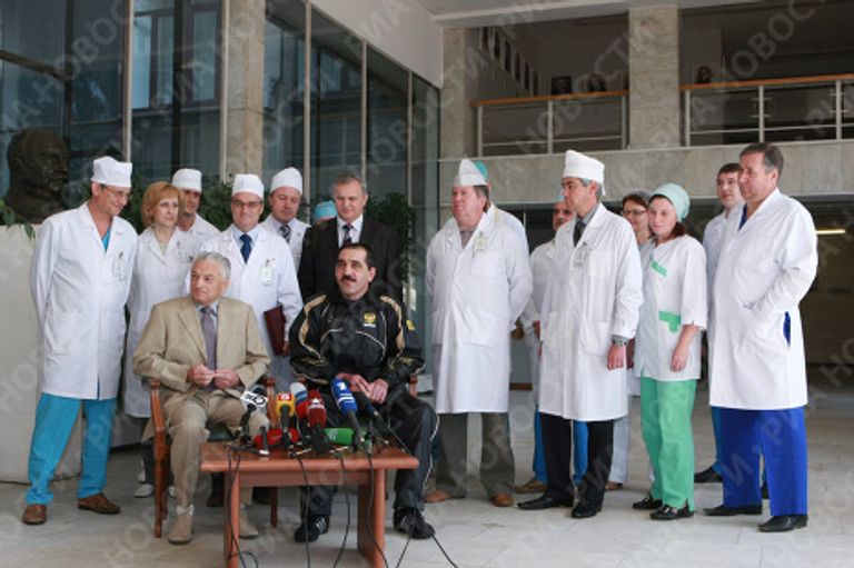 Президент Ингушетии Юнус-Бек Евкуров выписан из Института хирургии им. А. В. Вишневского Президент Ингушетии Юнус-Бек Евкуров выписан из Института хирургии им. А. В. Вишневского