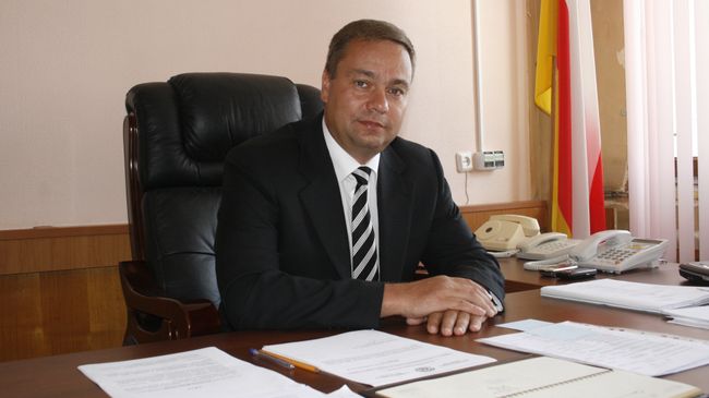 Председатель правительства Республики Южная Осетия Вадим Бровцев