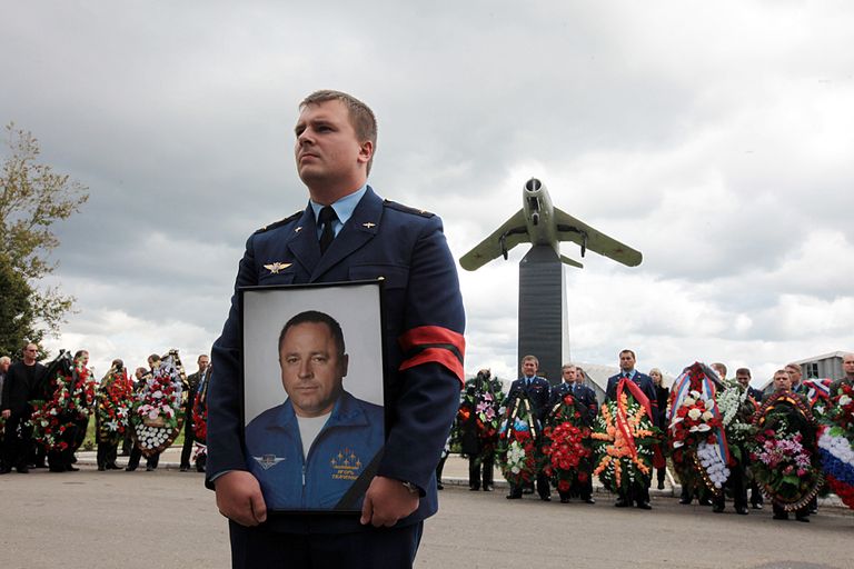 Прощание с командиром пилотажной группы Русские Витязи Игорем Ткаченко Прощание с командиром пилотажной группы Русские Витязи Игорем Ткаченко