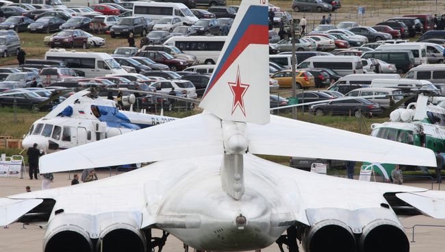 Сверхзвуковой стратегический бомбардировщик-ракетоносец Ту-160, архивное фото Сверхзвуковой стратегический бомбардировщик-ракетоносец Ту-160, архивное фото