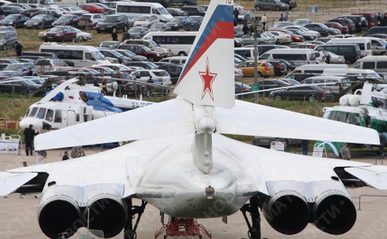 Сверхзвуковой стратегический бомбардировщик-ракетоносец Ту-160