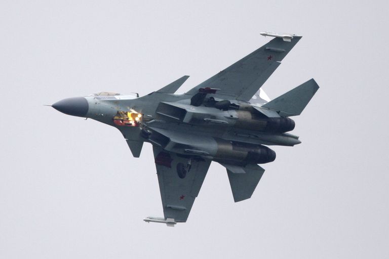 Многоцелевой истребитель Су-35 Многоцелевой истребитель Су-35