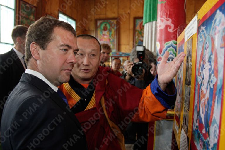 Президент РФ Дмитрий Медведев посетил Иволгинский дацан Президент РФ Дмитрий Медведев посетил Иволгинский дацан