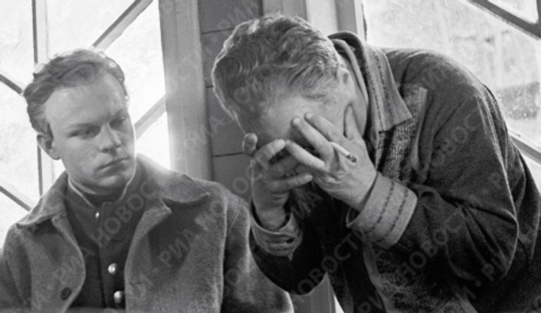 Режиссер Марк Донской и выпускник ВГИК Родион Нахапетов Режиссер Марк Донской и выпускник ВГИК Родион Нахапетов