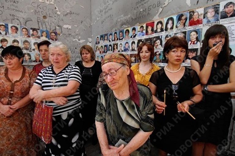 В школе № 1 в Беслане В школе № 1 в Беслане
