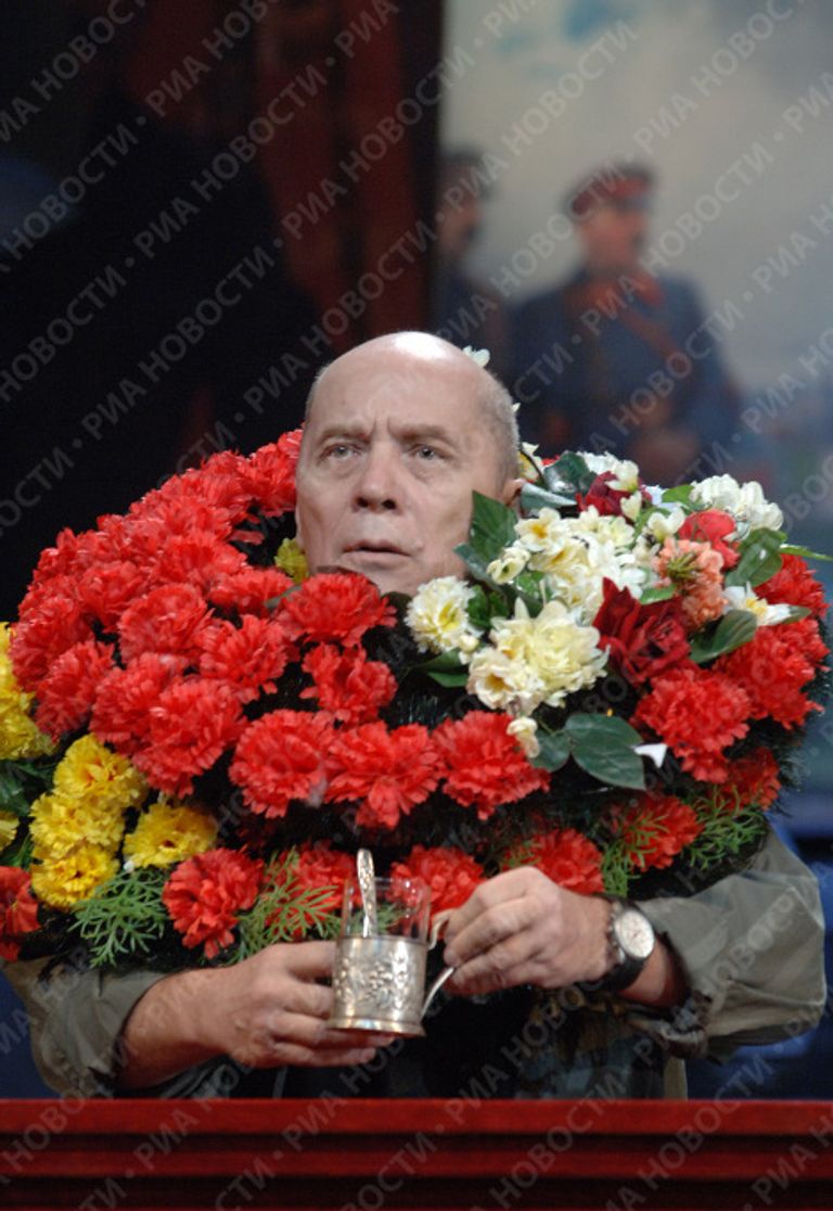 Предпремьерный показ спектакля Сон Гафта, пересказанный Виктюком на сцене театра Современник Предпремьерный показ спектакля Сон Гафта, пересказанный Виктюком на сцене театра Современник