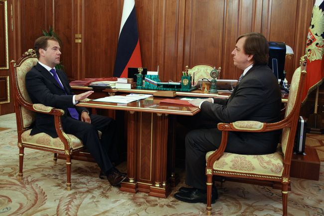 Медведев учредил должность уполномоченного по правам ребенка Медведев учредил должность уполномоченного по правам ребенка