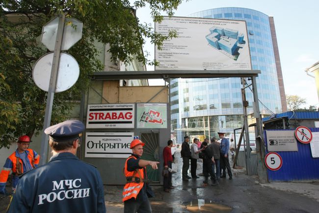 На месте обрушения подземной парковки в Москве На месте обрушения подземной парковки в Москве