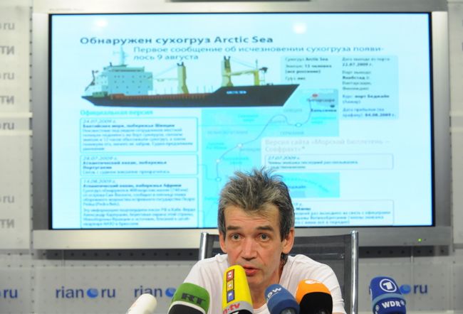 Редактор сетевого издания Морской бюллетень – Совфрахт Михаила Войтенко на пресс-конференции, посвященной ситуации с пропажей, поисками и обнаружением сухогруза Arctic Sea Редактор сетевого издания Морской бюллетень – Совфрахт Михаила Войтенко на пресс-конференции, посвященной ситуации с пропажей, поисками и обнаружением сухогруза Arctic Sea