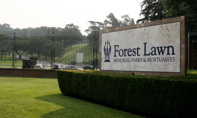 Кладбище Forest Lawn Memorial Park в Калифорнии