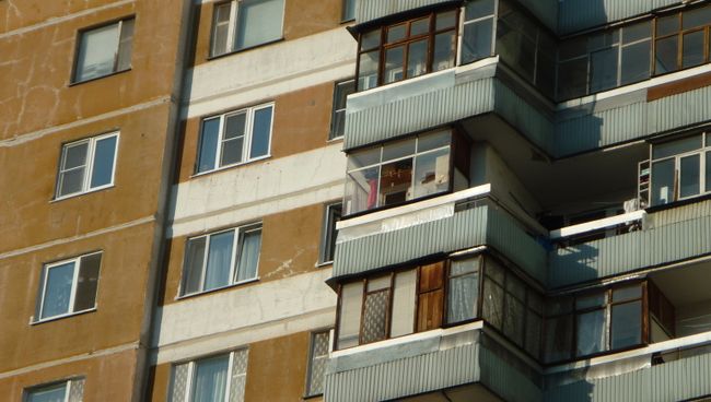 Дом №9 на Лукинской улице, из окна которого велась стрельба по людям. Фото с места событий