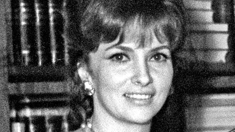 Итальянская актриса Джина Лоллобриджида на II Московском международном кинофестивале Итальянская актриса Джина Лоллобриджида на II Московском международном кинофестивале - РИА Новости, 1920, 17.01.2023