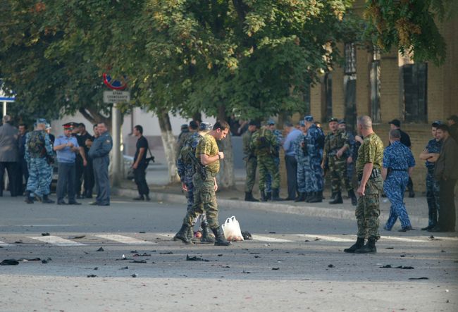 Взрыв прогремел в центре Грозного, есть раненые, возможны жертвы Взрыв прогремел в центре Грозного, есть раненые, возможны жертвы