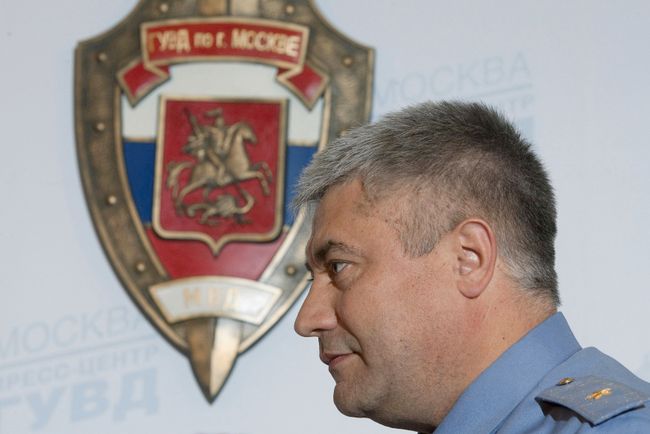 Начальник ГУВД по городу Москве генерал-майор милиции В.Колокольцев во время пресс-брифинга