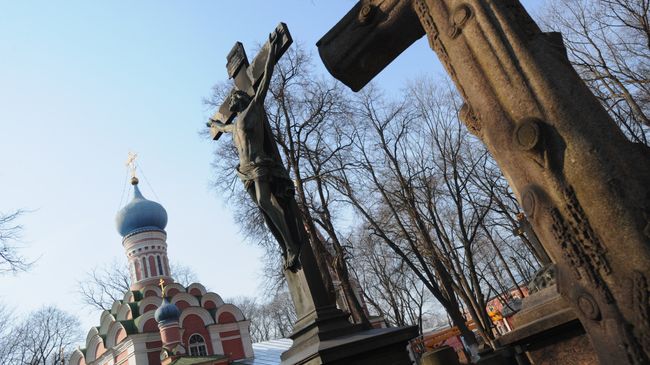 Надгробия на Донском кладбище