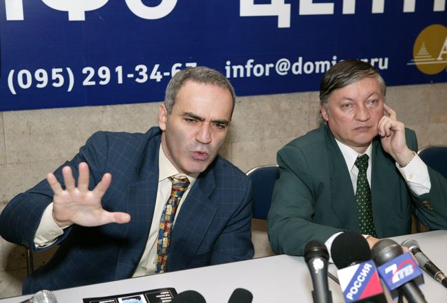 Анаталоий Карпов и Гарри Каспаров Анаталоий Карпов и Гарри Каспаров