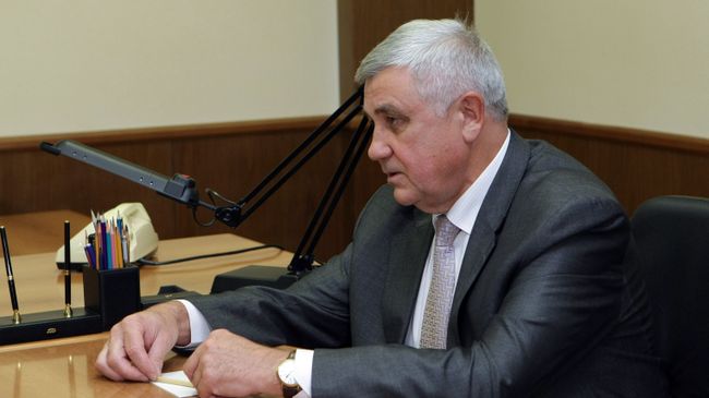 Губернатор Владимирской области Николай Виноградов во время встречи с главой правительства РФ Владимиром Путиным