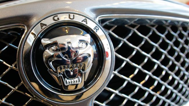 Автосалон Jaguar. Архивное фото Автосалон Jaguar. Архивное фото