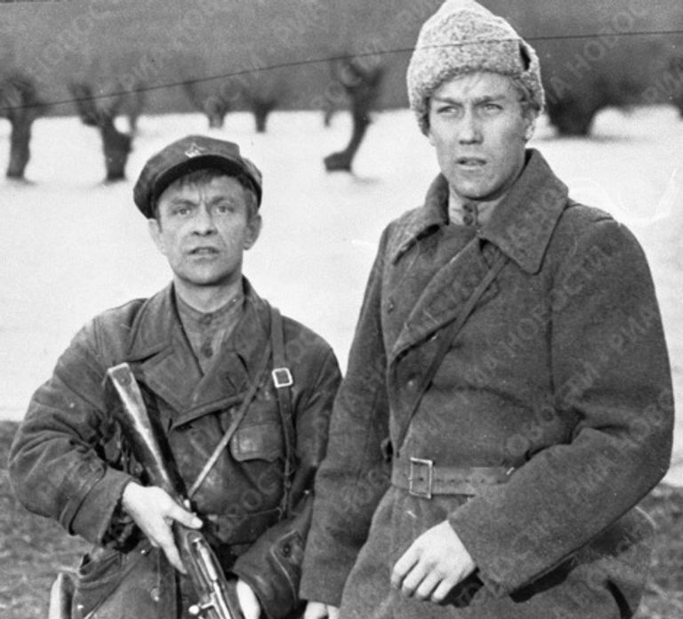 Быков и Янковский в фильме Служили два товарища Быков и Янковский в фильме Служили два товарища