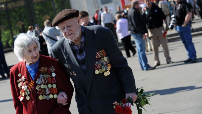 Ветераны ВОВ собрались 9 мая в Парке культуры им.Горького Ветераны ВОВ собрались 9 мая в Парке культуры им.Горького