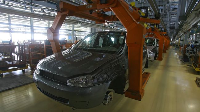 Цех сборки автомобилей на АвтоВАЗе. Архив